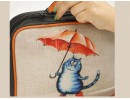 Şemsiye Tutan Kedi Tasarımlı Orta Boy Postacı Çanta / Siyah (Turuncu Fitilli)