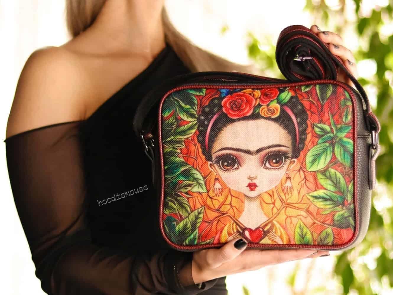 Frida Tasarımlı Orta Boy Postacı Çanta / Siyah