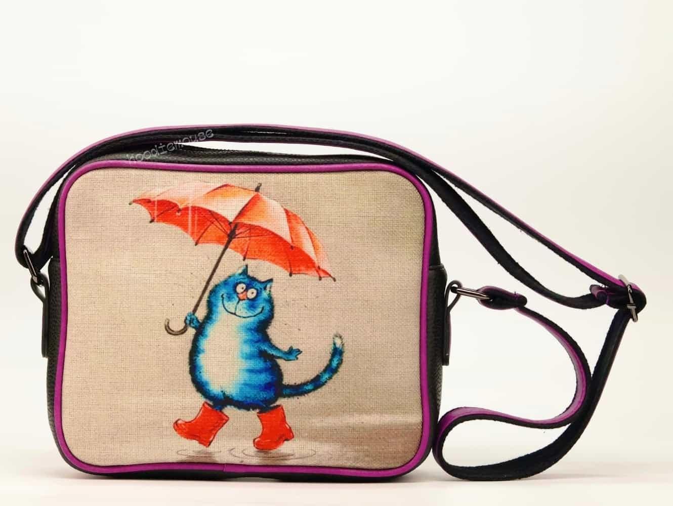 Şemsiye Tutan Kedi Tasarımlı Orta Boy Postacı Çanta / Siyah (Mor Fitilli)