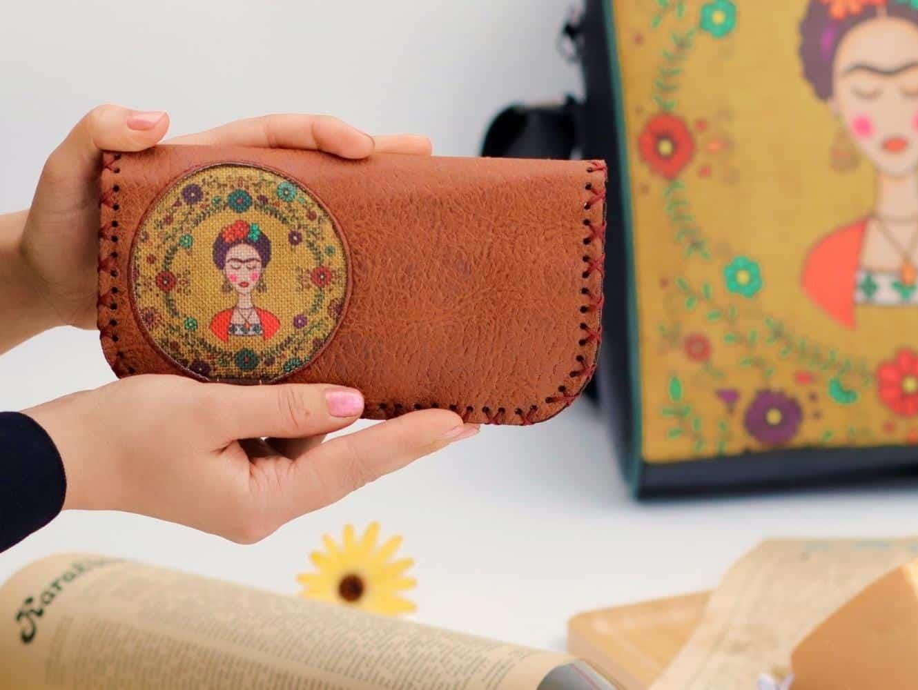 Frida Figürlü Büyük Postacı Kol Çantası Etnik Bohem Style Çanta Siyah Cüzdan Taba Kombin