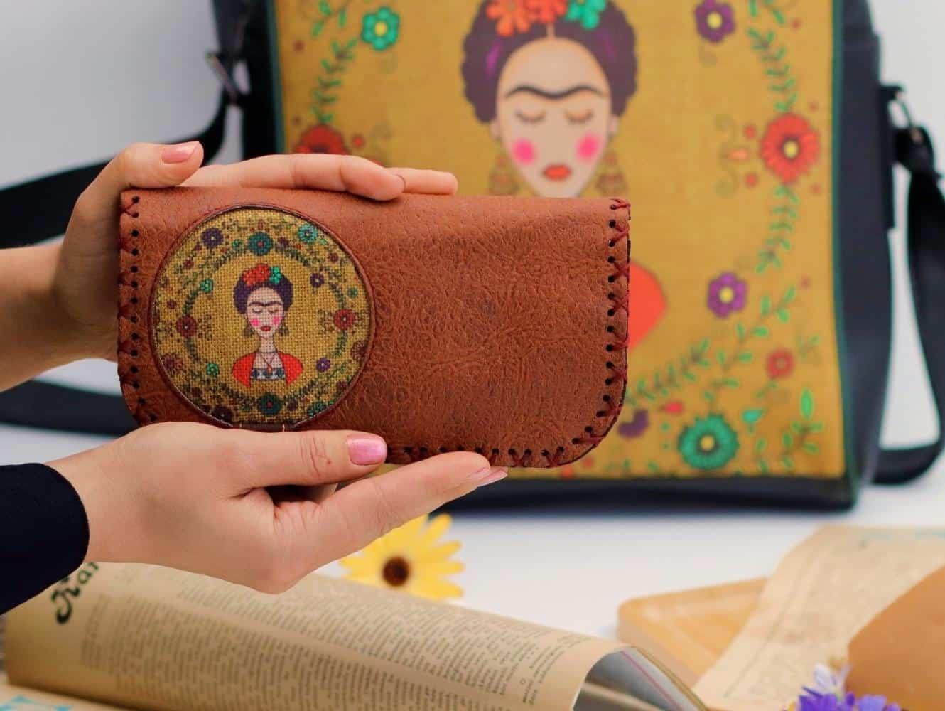 Frida Figürlü Büyük Postacı Kol Çantası Etnik Bohem Style Çanta Siyah Cüzdan Taba Kombin