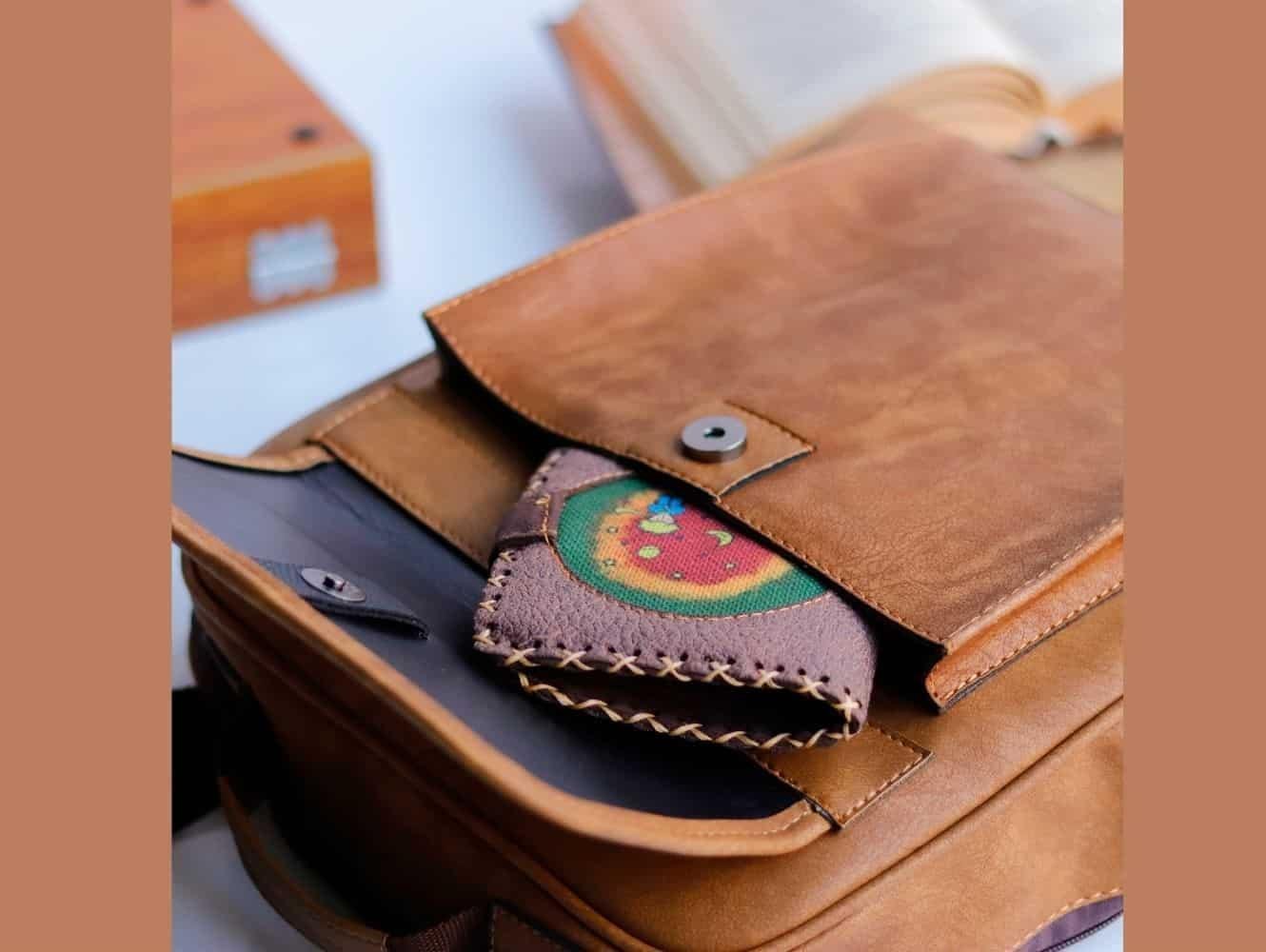 Küçük Prens Desen Unisex Taba Canta, EKucuk Prens Kahverengi Cüzdan  Hem Sırt Hem Capraz Hem Elde Etnik Bohem Style KOMBIN